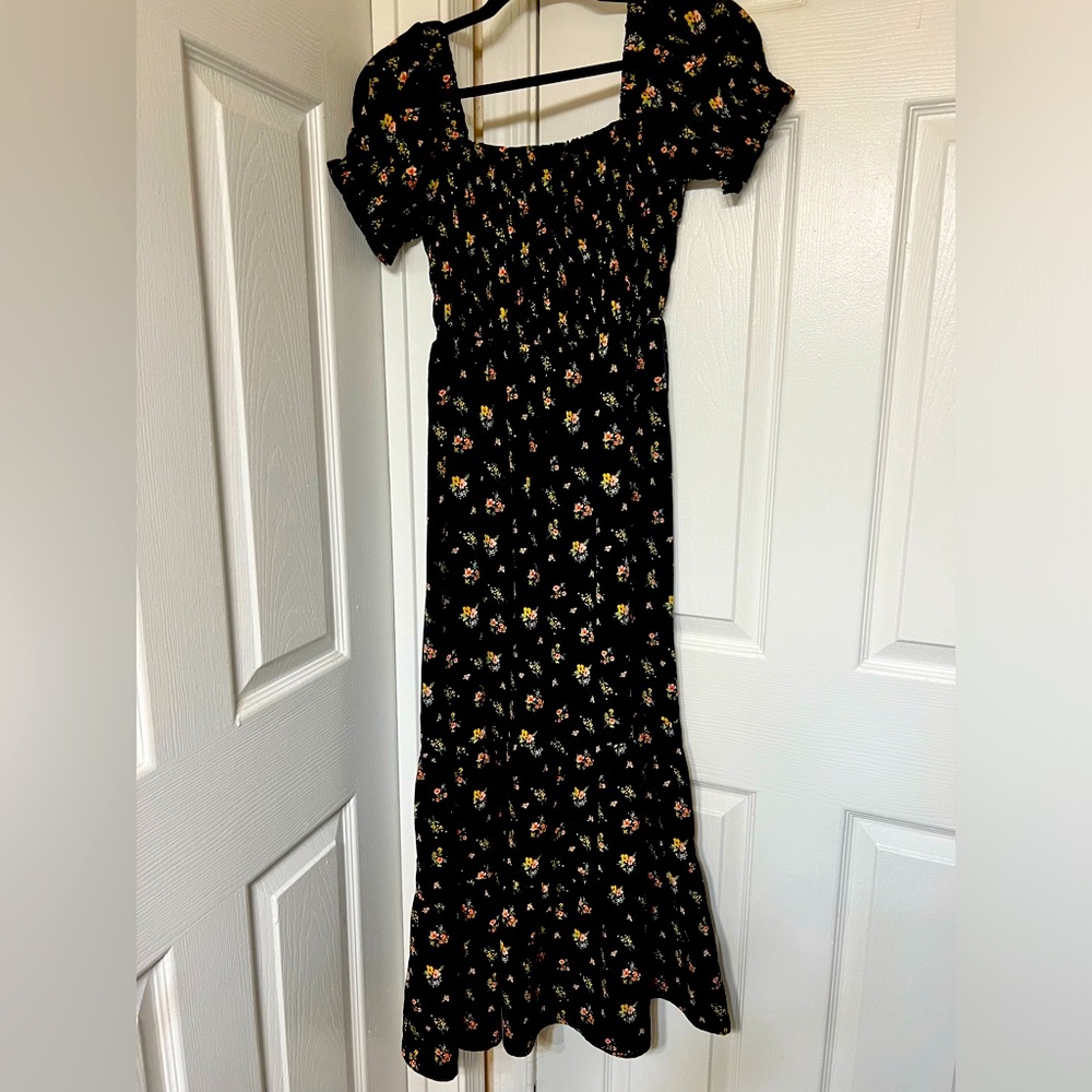 Black Floral Poofy Shoulder Maxi Dress